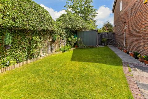 11 Aldington Close, Dagenham, RM8 1YQ