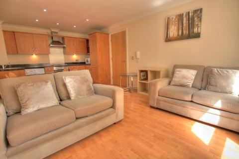 2 bedroom flat to rent, Curzon Place, Gateshead, NE8