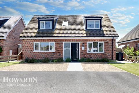 4 bedroom detached house for sale, Common Road, Hemsby