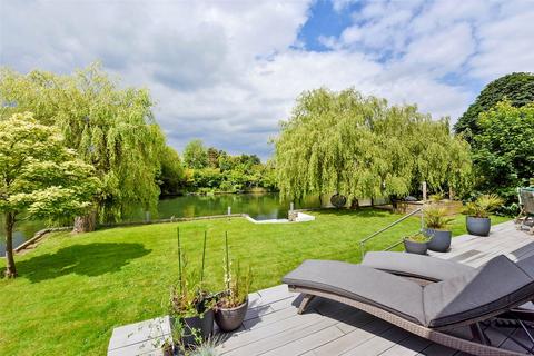 Bridgewater Friary Island, Wraysbury, Staines-upon-thames, TW19 5JS