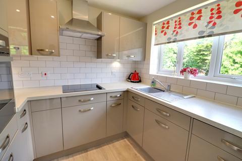 1 bedroom flat for sale, APSLEY LODGE, LONDON ROAD, WATERLOOVILLE