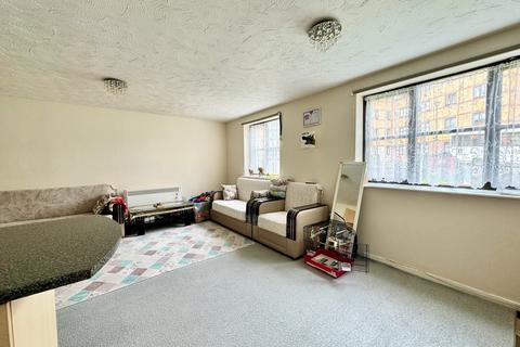 2 bedroom flat to rent, Creighton Road, Tottenham