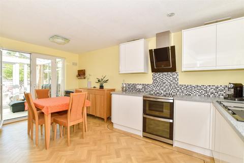 35 Beaver Close, Horsham, RH12 5GB