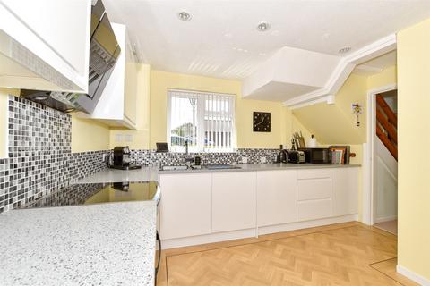 35 Beaver Close, Horsham, RH12 5GB