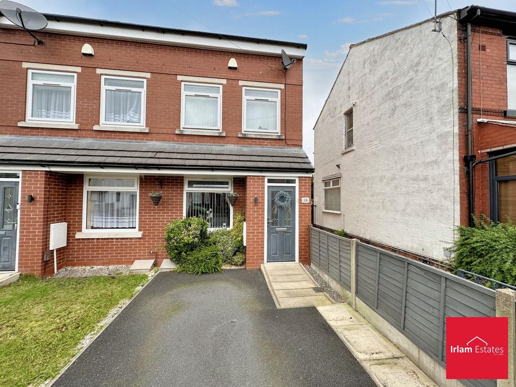 Victoria Road, Irlam, M44 4 bed semidetached house for sale £289,995
