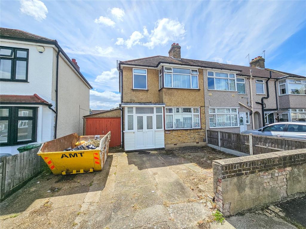 Essex Road, Romford, RM7 3 bed end of terrace house for sale £450,000