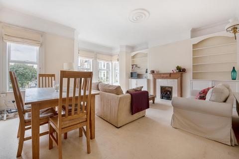 3 bedroom flat for sale, Sisters Avenue, London SW11