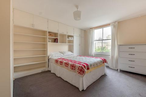 3 bedroom flat for sale, Sisters Avenue, London SW11
