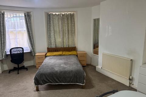 Studio to rent, Brunswick Place, Hove BN3