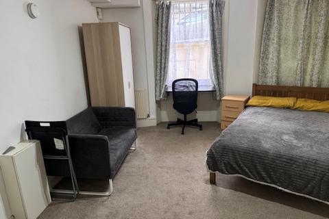 Studio to rent, Brunswick Place, Hove BN3