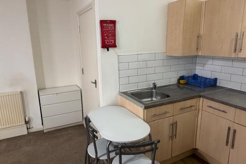 Studio to rent, Brunswick Place, Hove BN3