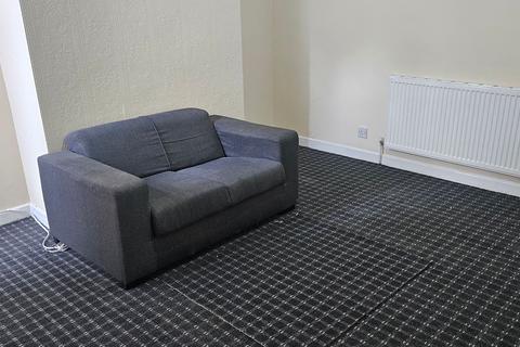 3 bedroom terraced house to rent, Manchester M14