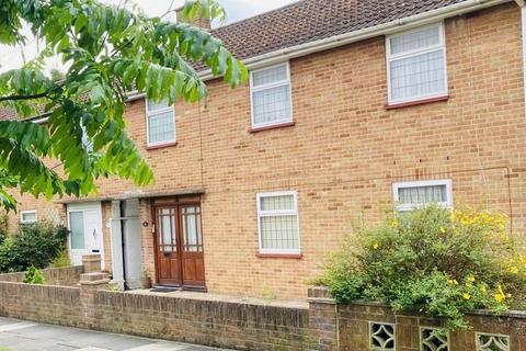 3 bedroom terraced house for sale, Meadfield, Edgware HA8