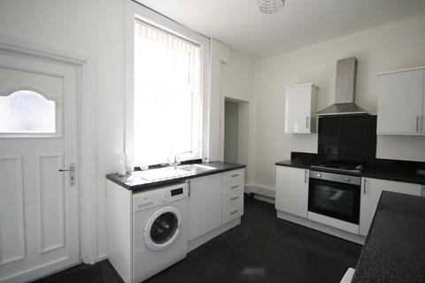 2 bedroom terraced house to rent, Manor Road, Droylsden M43