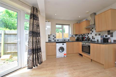 Studio to rent, Farnham Road, Guildford, Surrey, GU2