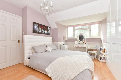 98 Alington Grove, Wallington, SM6 9NG