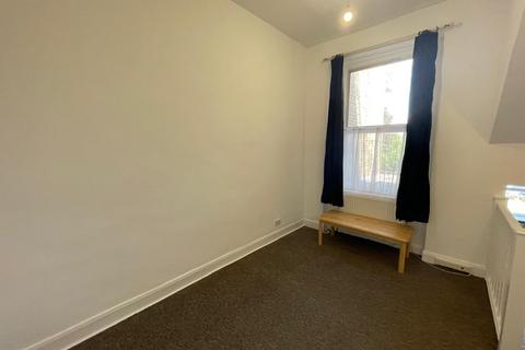2 bedroom flat to rent, Kilburn High Road