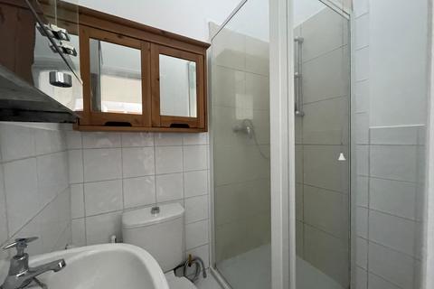 2 bedroom flat to rent, Kilburn High Road