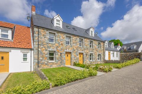 3 bedroom terraced house for sale, Route Isabelle, St. Peter Port, Guernsey