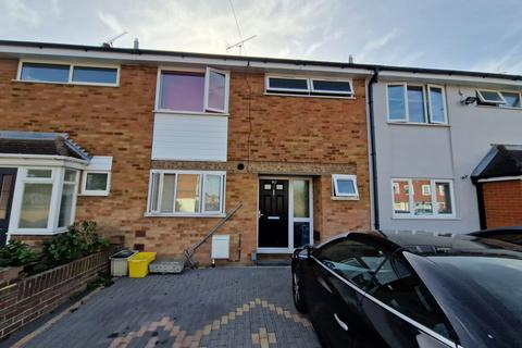 3 bedroom terraced house to rent, Link Road, Canvey Island, SS8