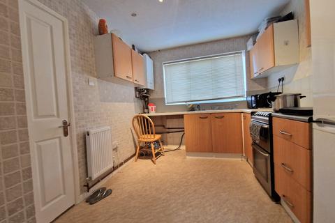 3 bedroom terraced house to rent, Link Road, Canvey Island, SS8