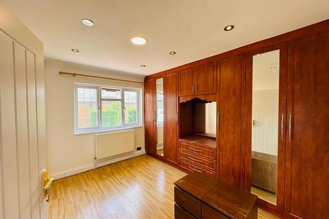 1 bedroom in a house share to rent, Kenton Park Crescent, Harrow HA3