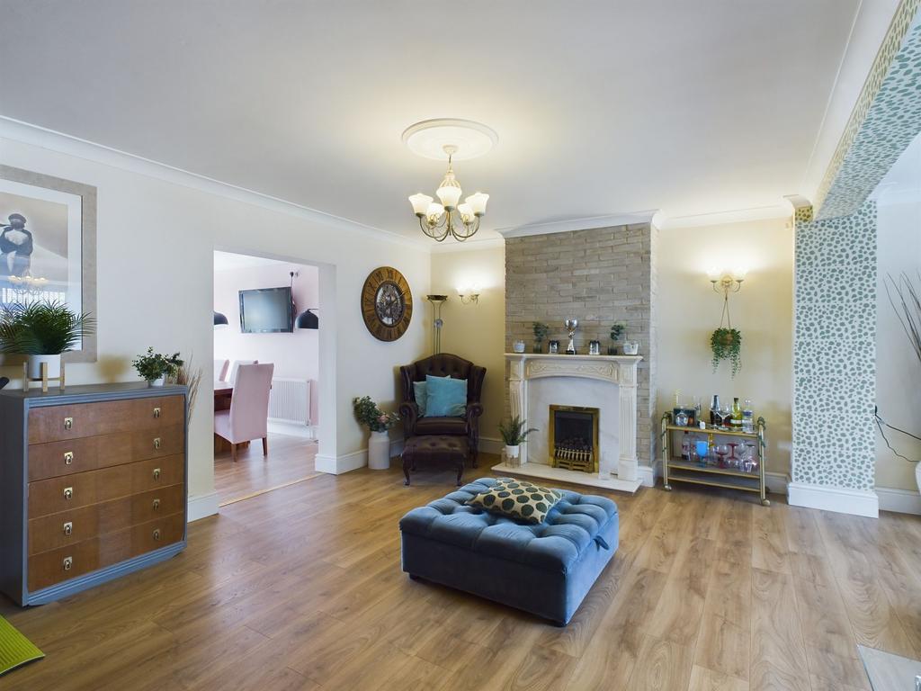 Hawthorn Road, Beaufort, NP23 4 bed semidetached house £299,950