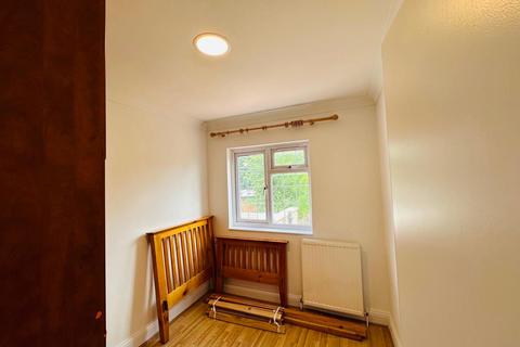1 bedroom in a house share to rent, Kenton Park Crescent, Harrow HA3