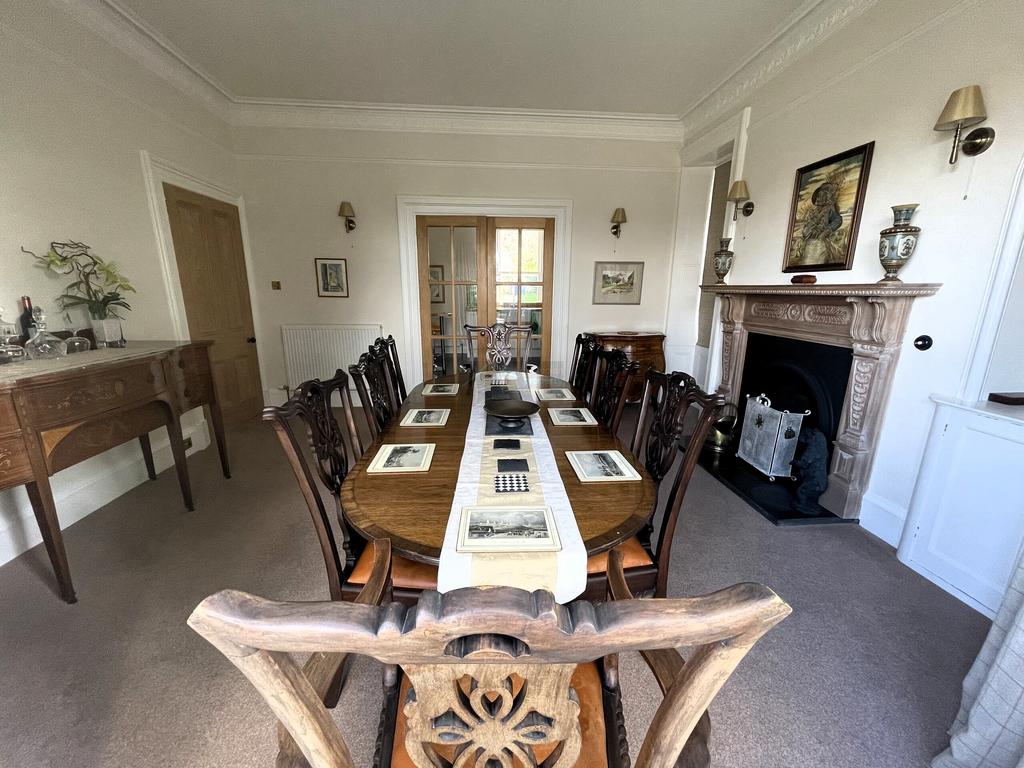 Dining Room b.JPG