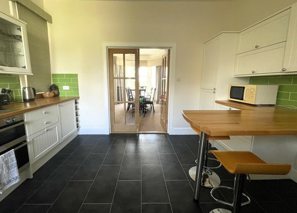 Kitchen b.JPG