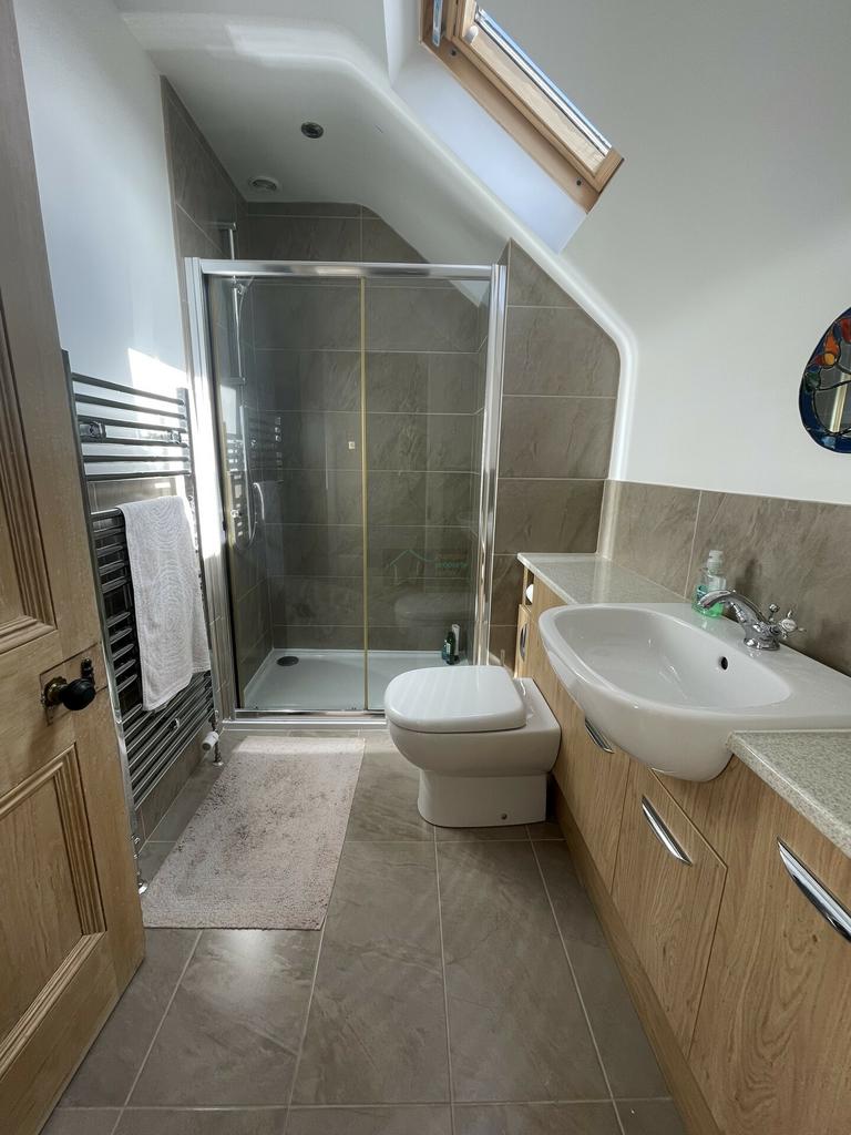 Shower Room Upstairs.JPG