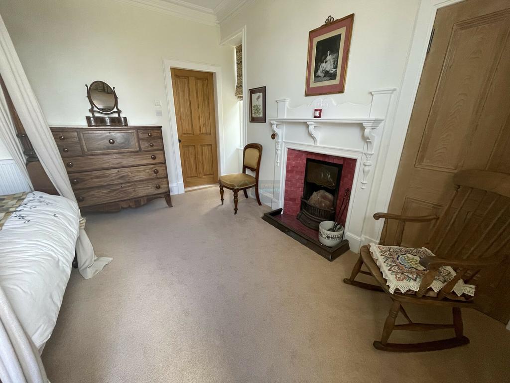 Master Bedroom c.JPG