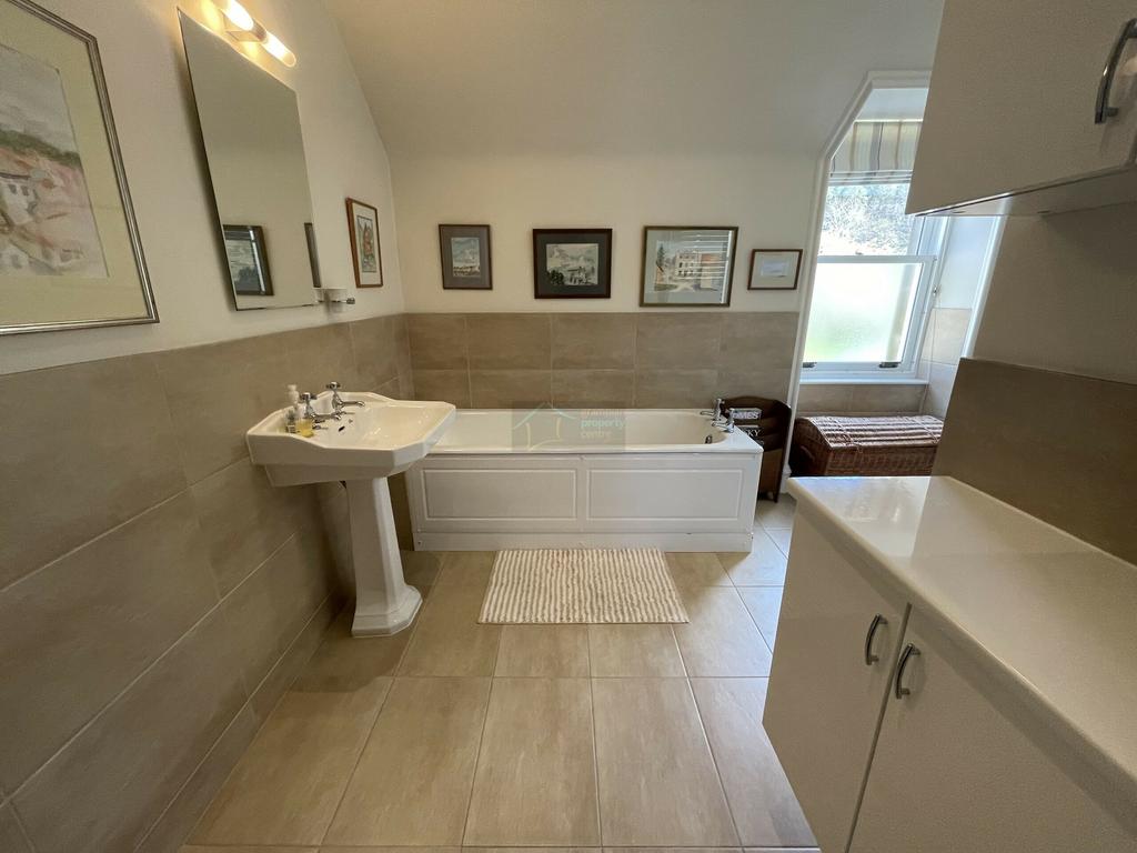Bathroom a.JPG