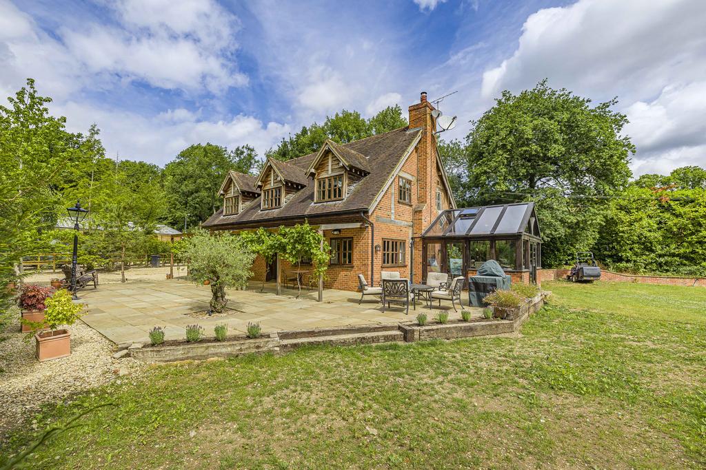 Binfield Heath, RG9 4EN 3 bed detached house to rent £4,250 pcm (£981 pw)