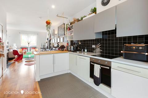 2 bedroom flat for sale, Red Square, Carysfort Road, N16