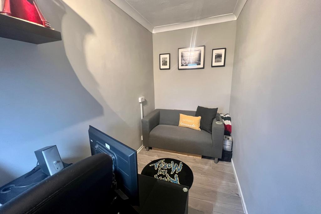 Bedroom 3-Study