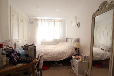 4 bedroom semi-detached house to rent, Roehampton Lane, London SW15