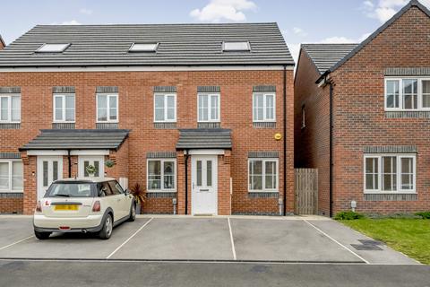 3 bedroom end of terrace house for sale, Harbottle Way, Kingswood, Hull, HU7