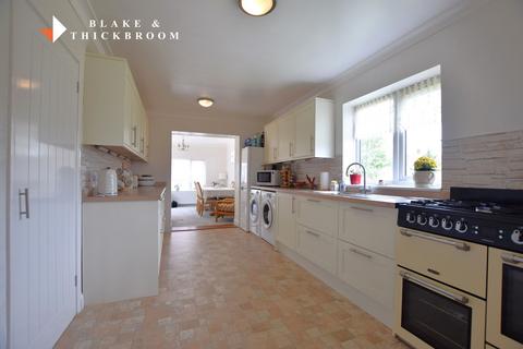 3 bedroom chalet for sale, Hawthorn Road, Clacton-on-Sea