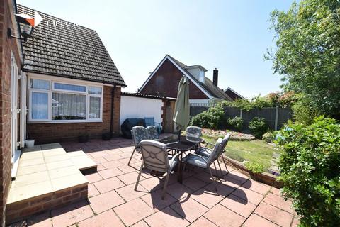 3 bedroom chalet for sale, Hawthorn Road, Clacton-on-Sea