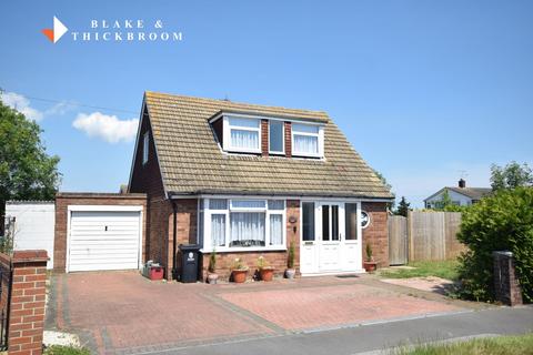 3 bedroom chalet for sale, Hawthorn Road, Clacton-on-Sea