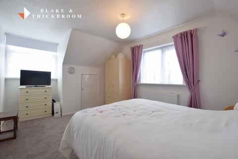 3 bedroom chalet for sale, Hawthorn Road, Clacton-on-Sea