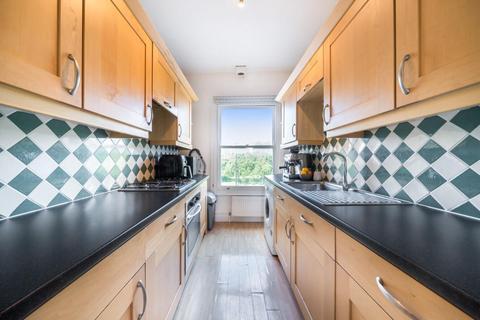 2 bedroom flat for sale, Wandsworth Common West Side, Battersea