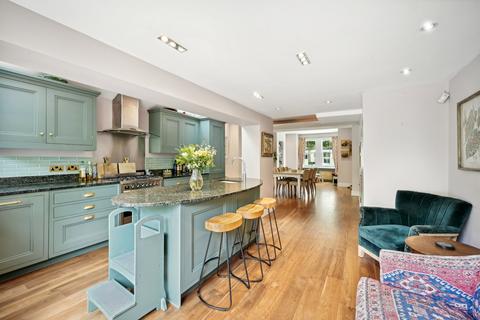4 Claxton Grove, London, W6 8HF