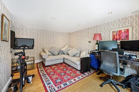 4 Claxton Grove, London, W6 8HF