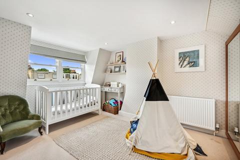 4 Claxton Grove, London, W6 8HF