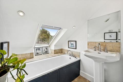 4 Claxton Grove, London, W6 8HF