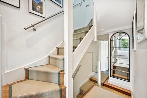 4 Claxton Grove, London, W6 8HF