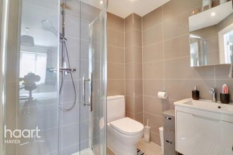 22 Rose Park Close, Hayes, UB4 9AT