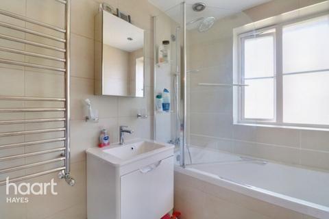 22 Rose Park Close, Hayes, UB4 9AT